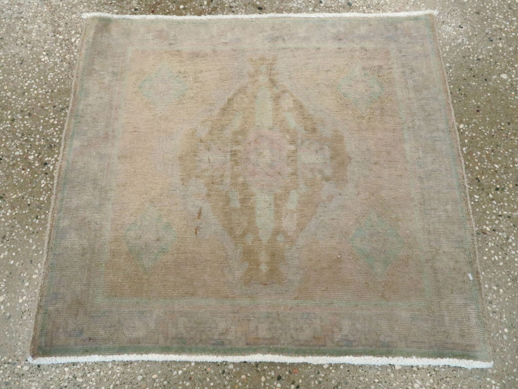 Vintage Persian Shiraz Rug (Pair: 2 of 2), No.22706 - Galerie Shabab