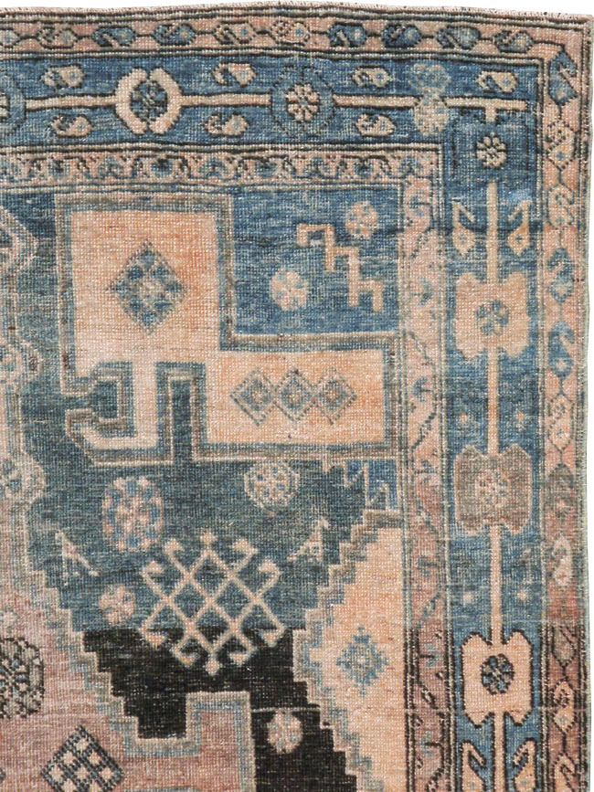 Vintage Persian Kurdish Rug, No.22713 - Galerie Shabab