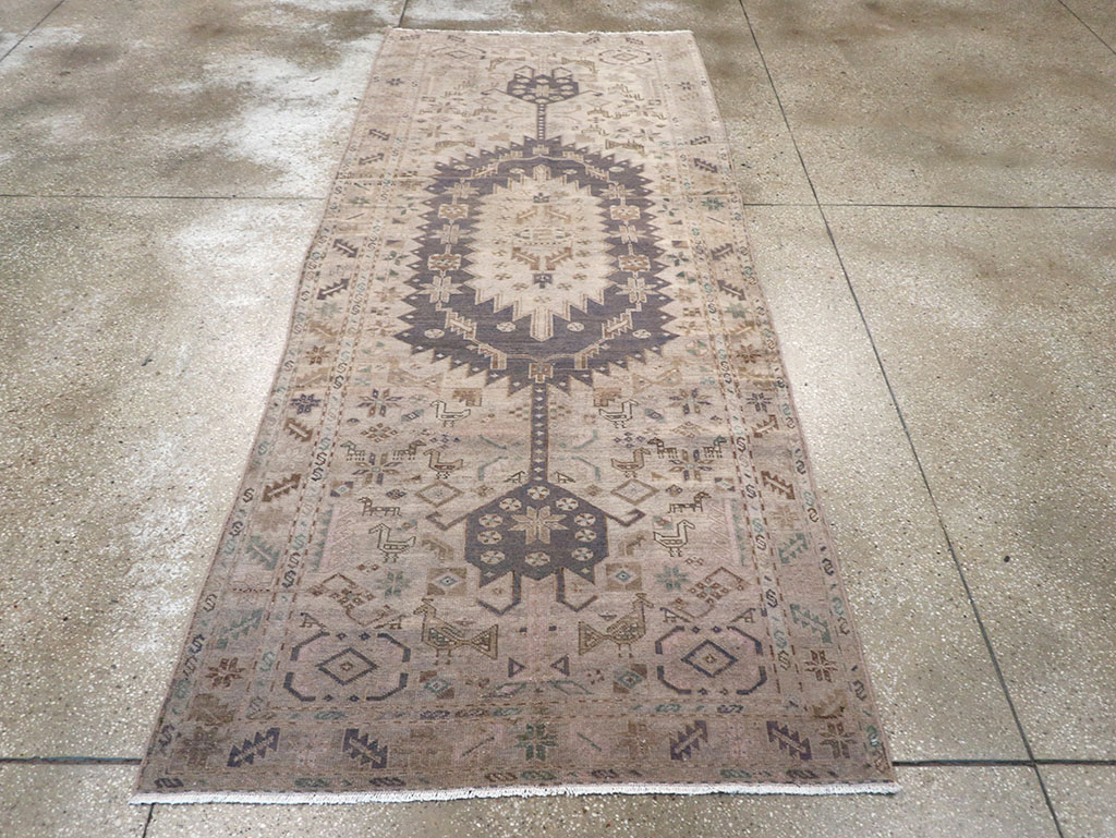 Vintage Persian Malayer Gallery Rug, No.22718 - Galerie Shabab