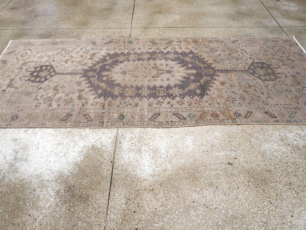 Vintage Persian Malayer Gallery Rug, No.22718 - Galerie Shabab