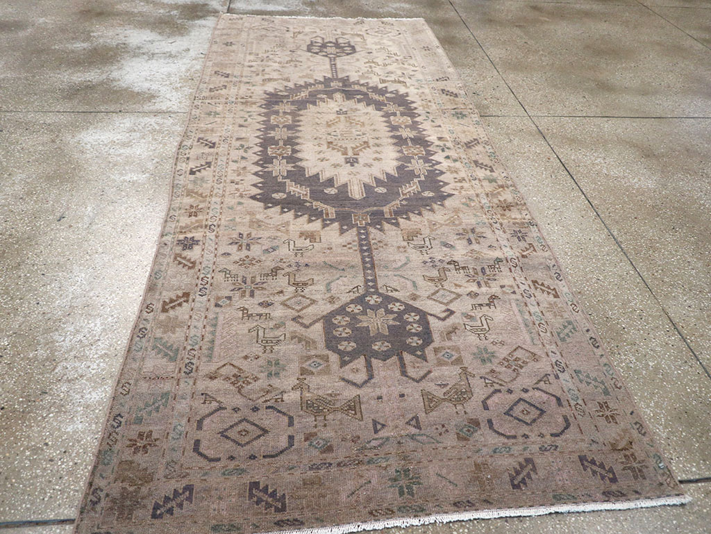 Vintage Persian Malayer Gallery Rug, No.22718 - Galerie Shabab