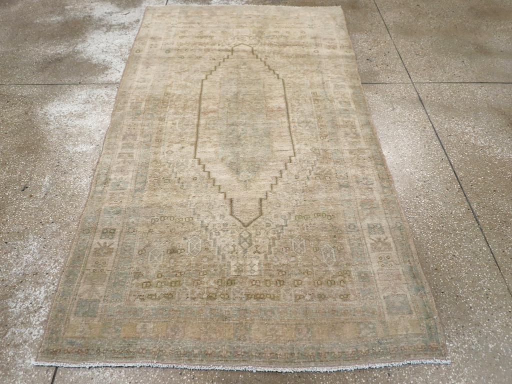 Vintage Persian Bidjar Accent Rug, No.22726 - Galerie Shabab