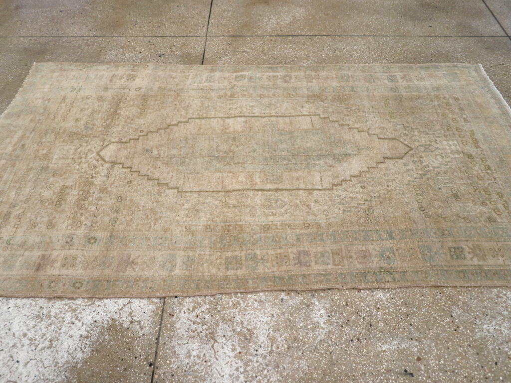 Vintage Persian Bidjar Accent Rug, No.22726 - Galerie Shabab