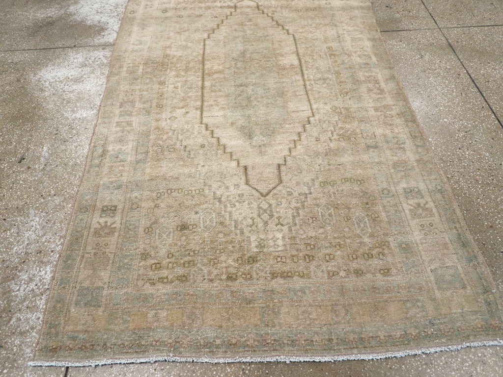 Vintage Persian Bidjar Accent Rug, No.22726 - Galerie Shabab