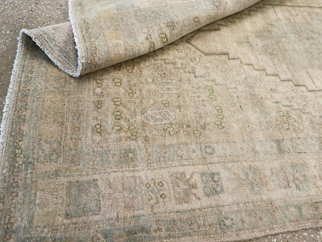 Vintage Persian Bidjar Accent Rug, No.22726 - Galerie Shabab