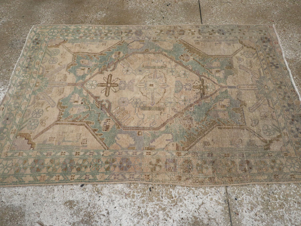 Vintage Persian Malayer Throw Rug, No.22728 - Galerie Shabab