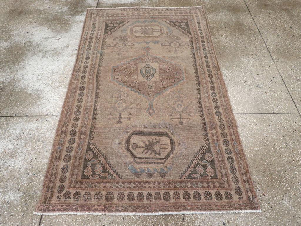 Vintage Persian Malayer Accent Rug, No.22739 - Galerie Shabab