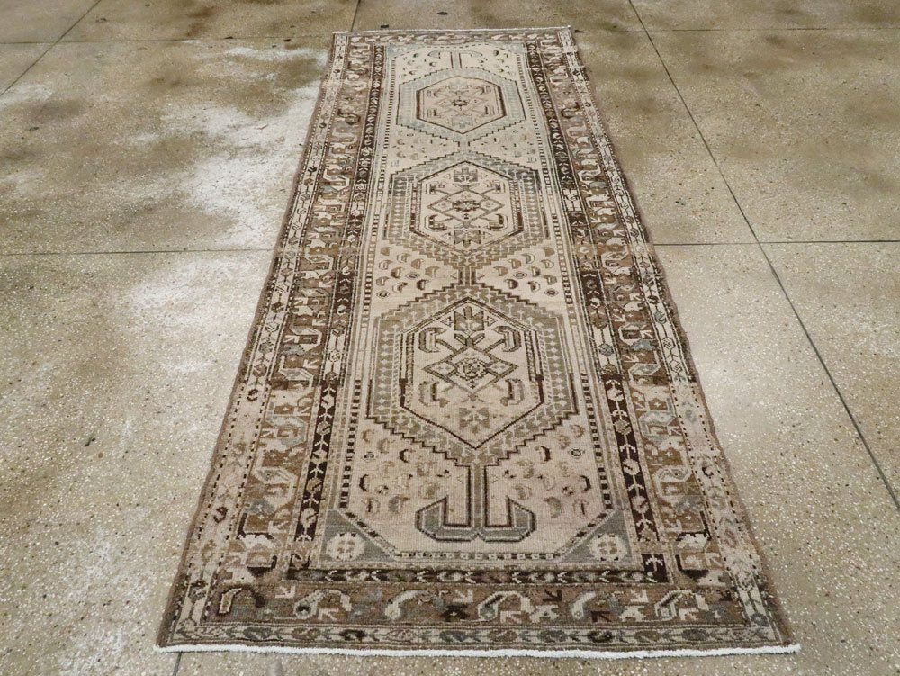 Vintage Persian Malayer Runner, No.22743 - Galerie Shabab