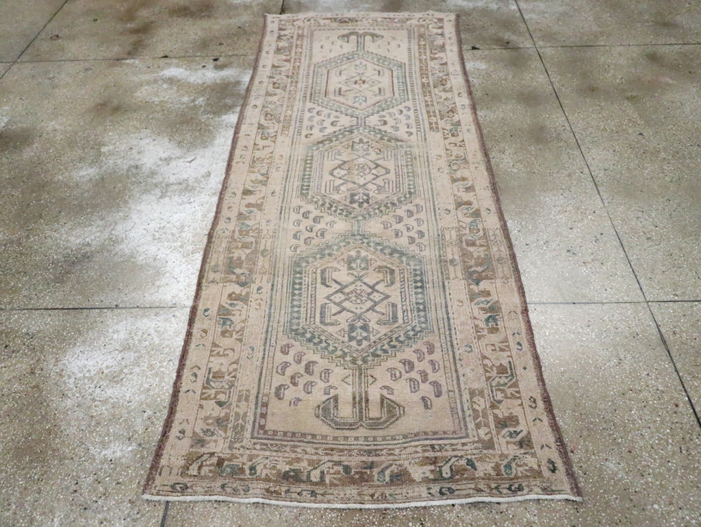 Vintage Persian Malayer Runner, No.22744 - Galerie Shabab