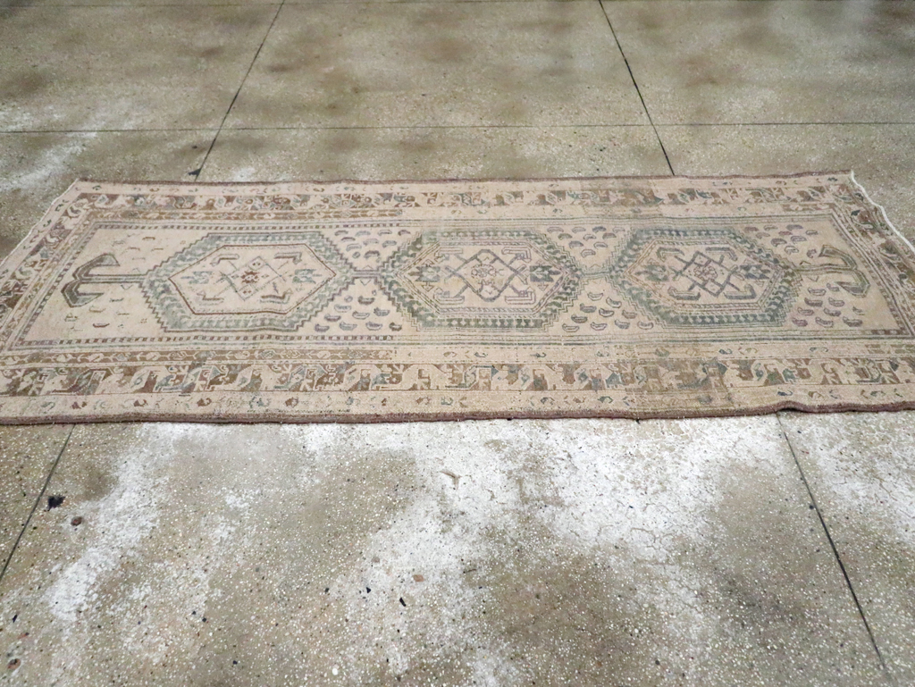Vintage Persian Malayer Runner, No.22744 - Galerie Shabab