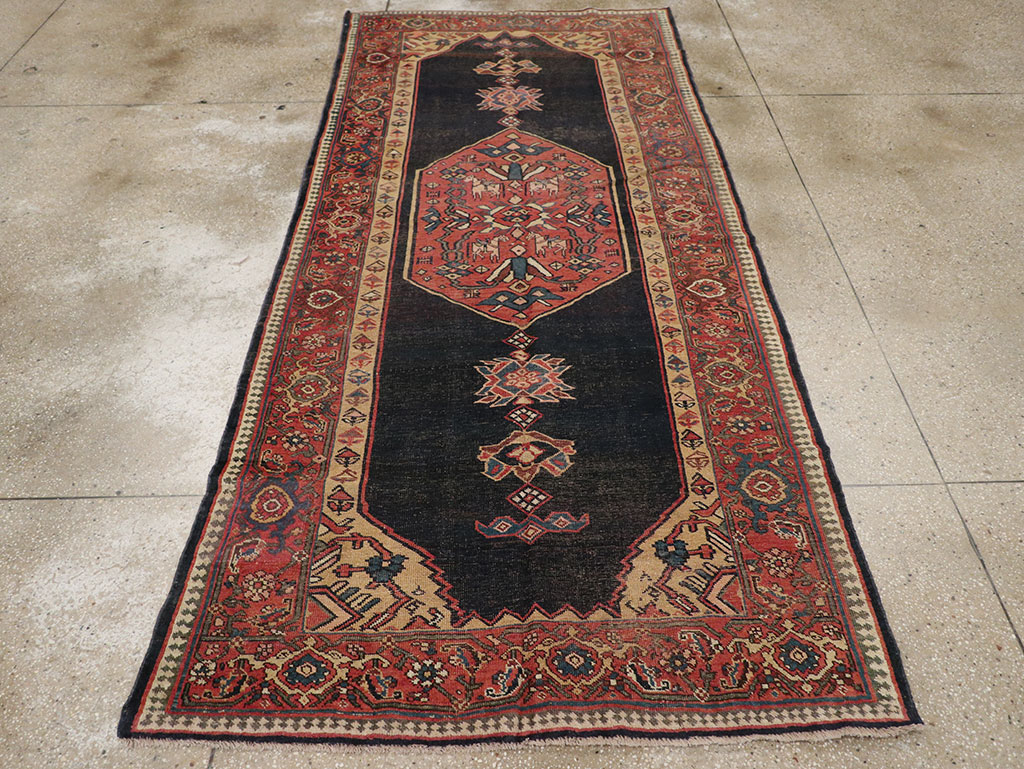Antique Persian Bidjar Rug, No.22755 - Galerie Shabab