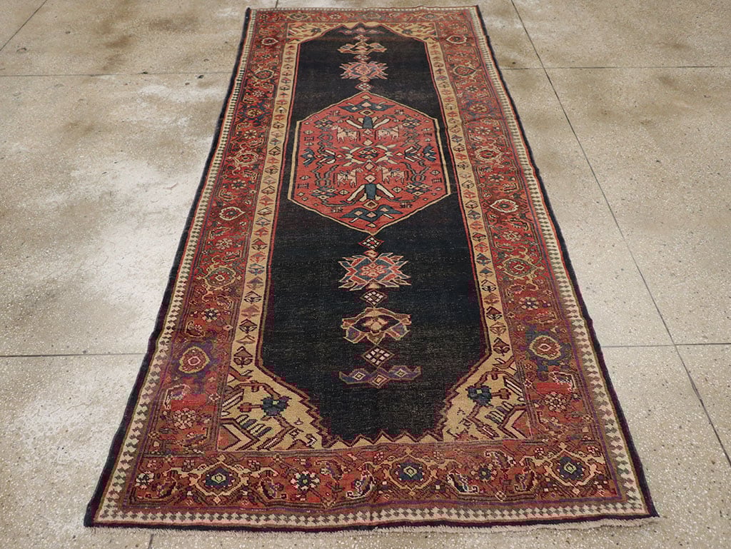 Antique Persian Bidjar Rug, No.22755 - Galerie Shabab