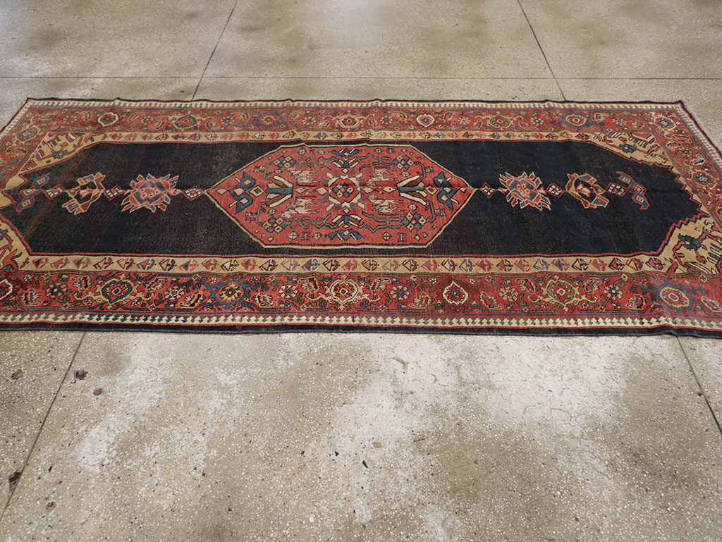 Antique Persian Bidjar Rug, No.22755 - Galerie Shabab