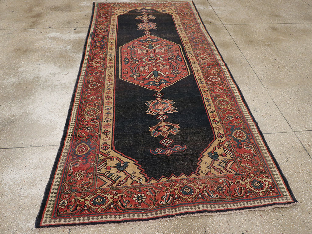 Antique Persian Bidjar Rug, No.22755 - Galerie Shabab
