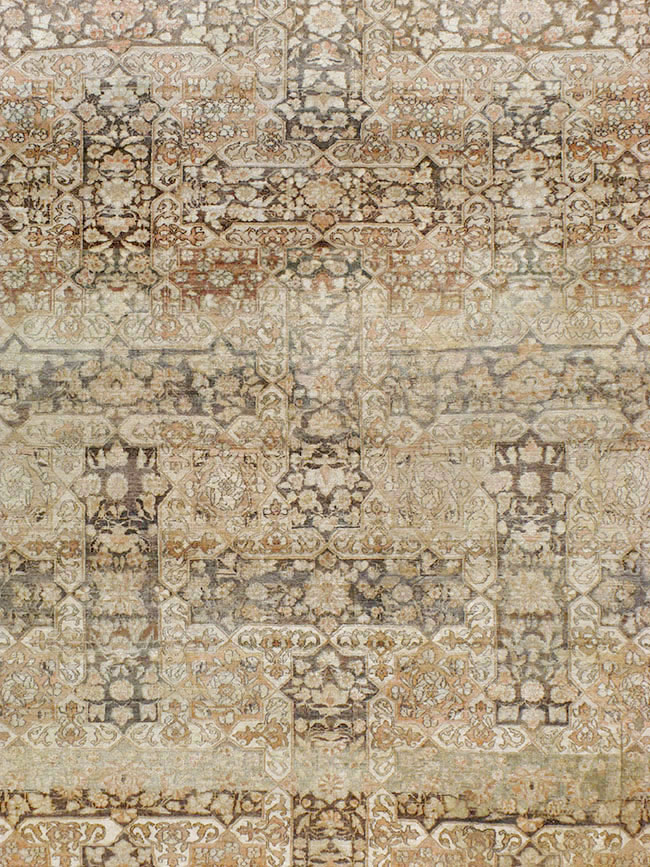 Antique Persian Isfahan Carpet, No.22808 - Galerie Shabab