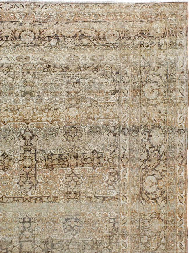 Antique Persian Isfahan Carpet, No.22808 - Galerie Shabab
