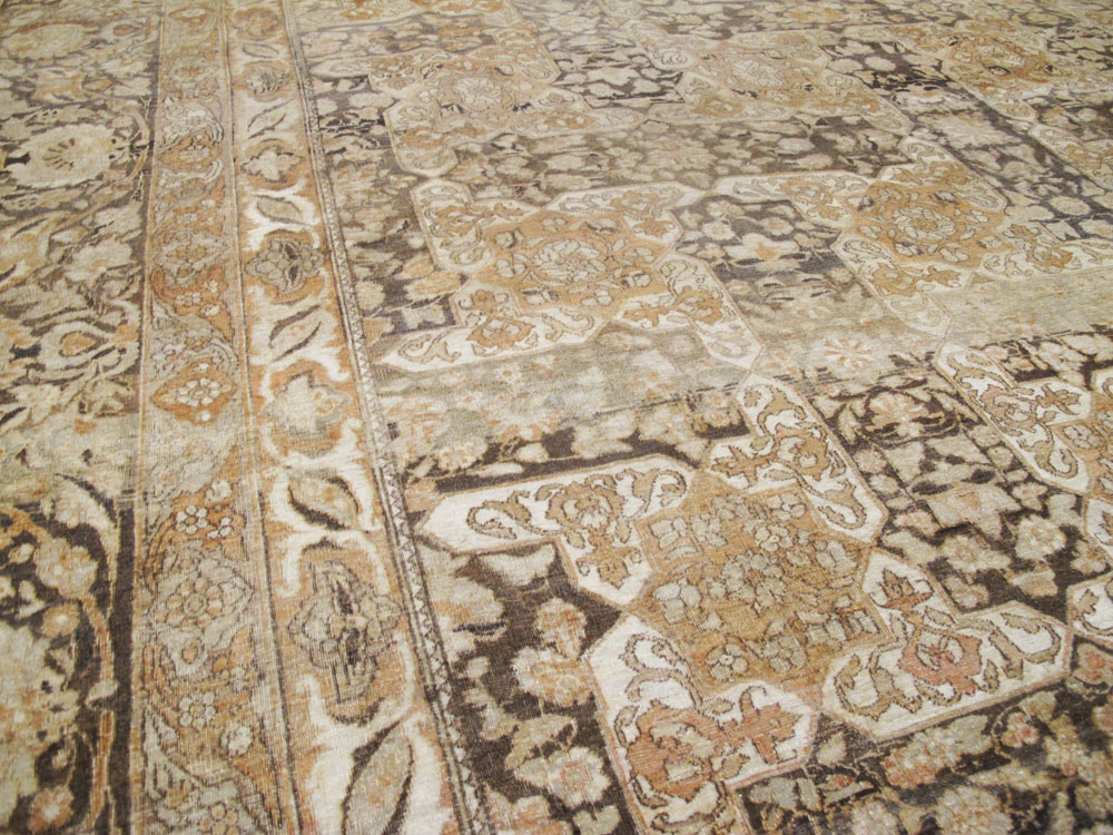Antique Persian Isfahan Carpet, No.22808 - Galerie Shabab