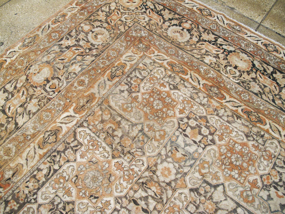 Antique Persian Isfahan Carpet, No.22808 - Galerie Shabab