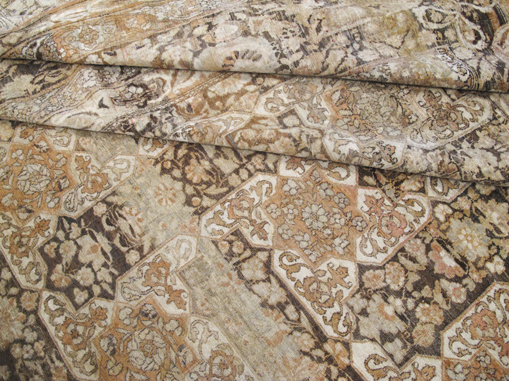 Antique Persian Isfahan Carpet, No.22808 - Galerie Shabab