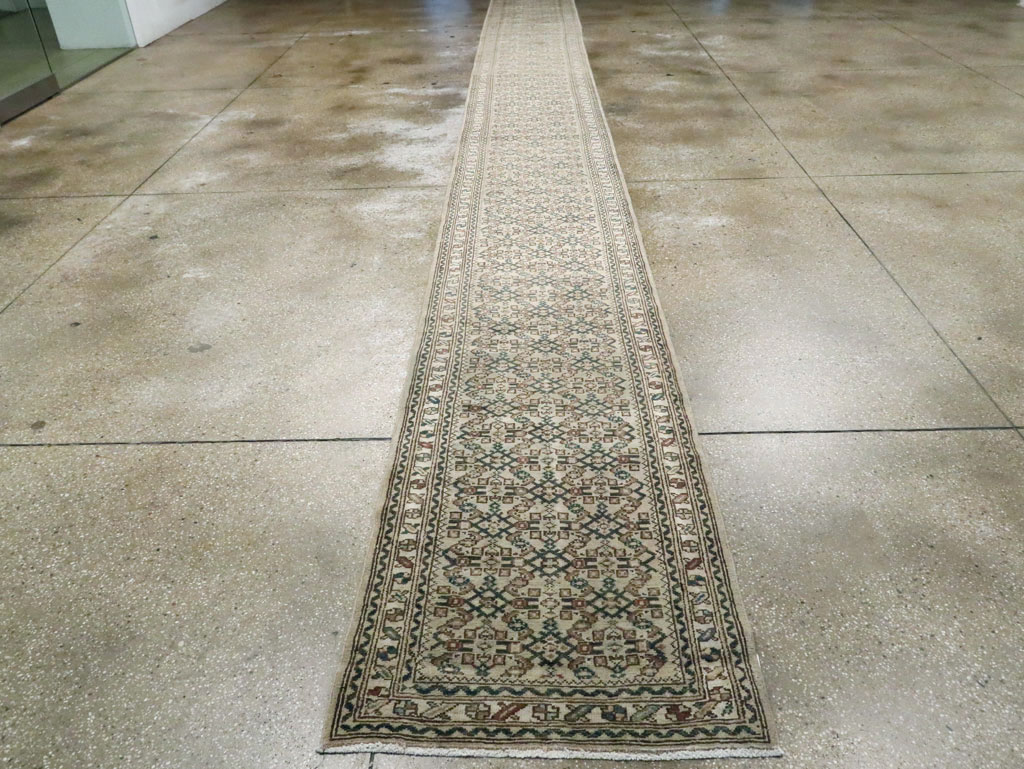 Vintage Persian Malayer Runner, No.22875 - Galerie Shabab