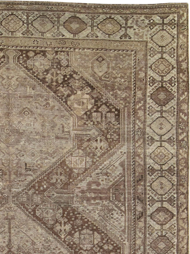 Vintage Persian Shiraz Carpet, No.22895 - Galerie Shabab