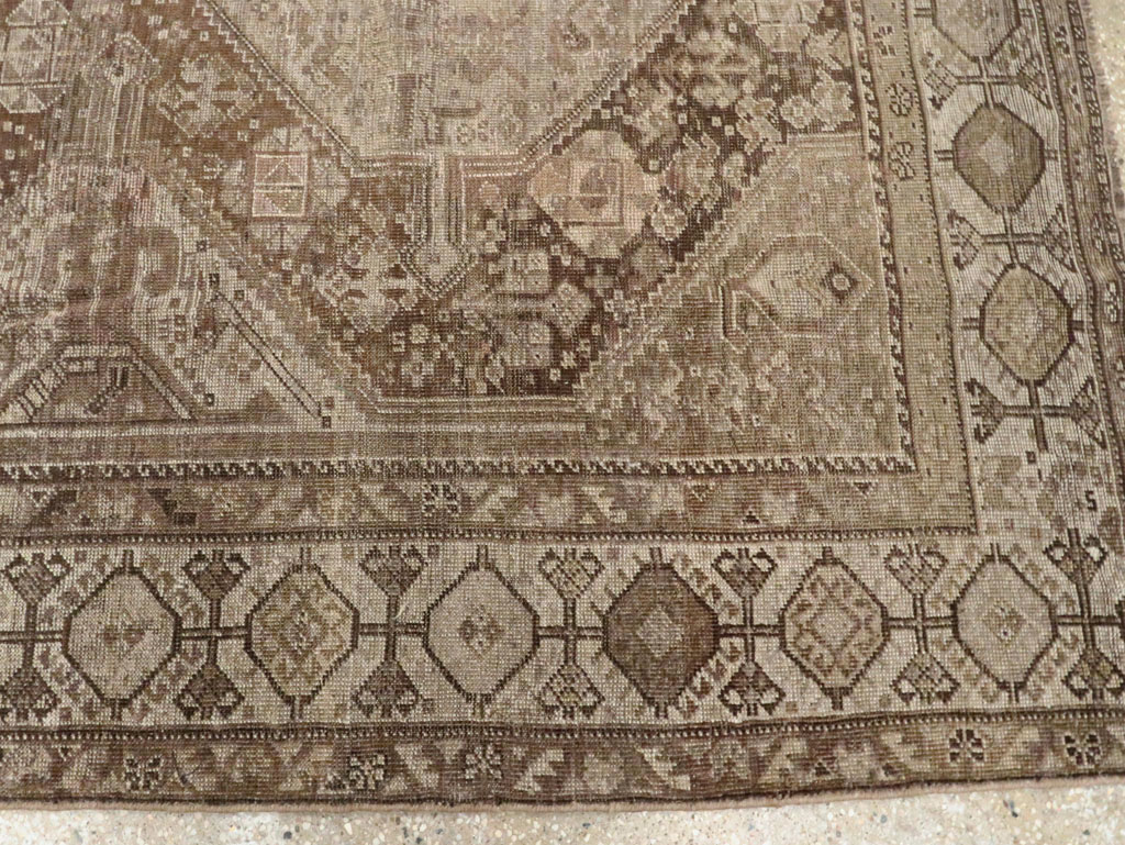 Vintage Persian Shiraz Carpet, No.22895 - Galerie Shabab