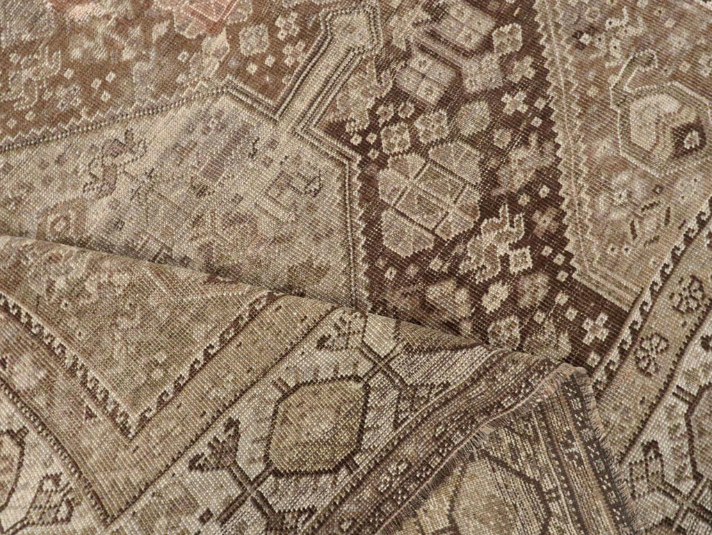Vintage Persian Shiraz Carpet, No.22895 - Galerie Shabab