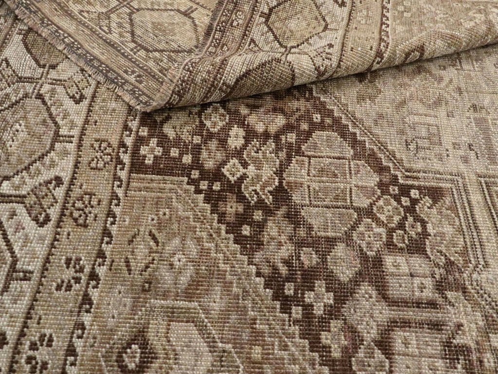 Vintage Persian Shiraz Carpet, No.22895 - Galerie Shabab