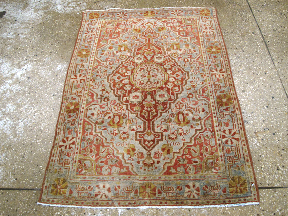 Antique Persian Sarouk Fereghan Throw Rug, No.22904 - Galerie Shabab