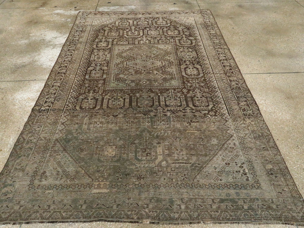 Antique Persian Shiraz Carpet, No.22905 - Galerie Shabab