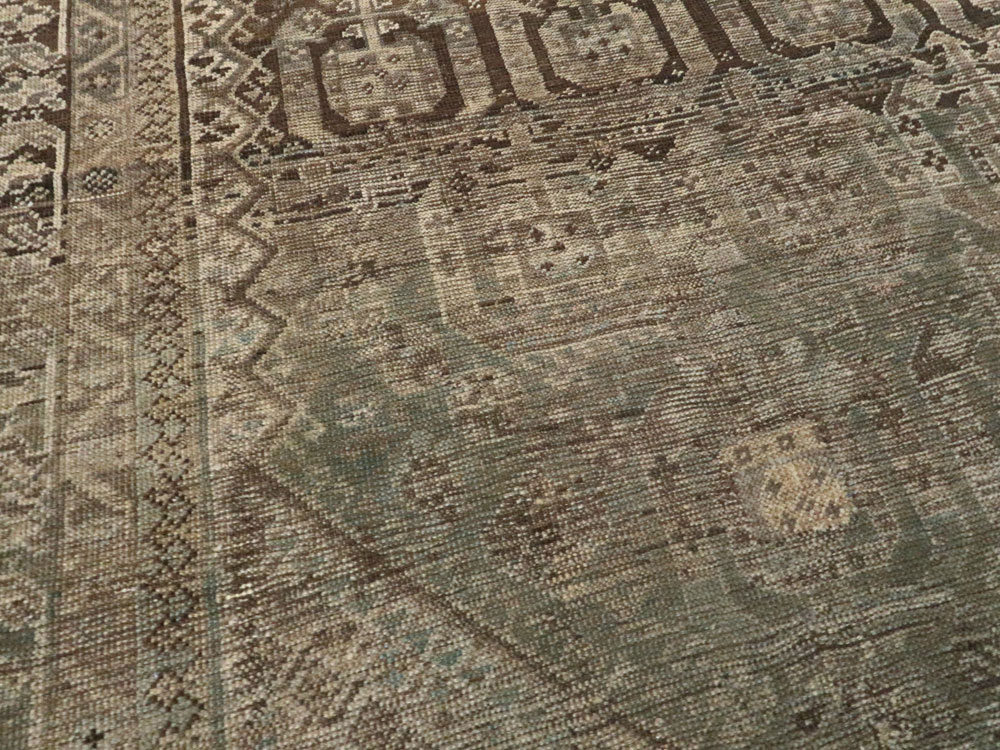 Antique Persian Shiraz Carpet, No.22905 - Galerie Shabab