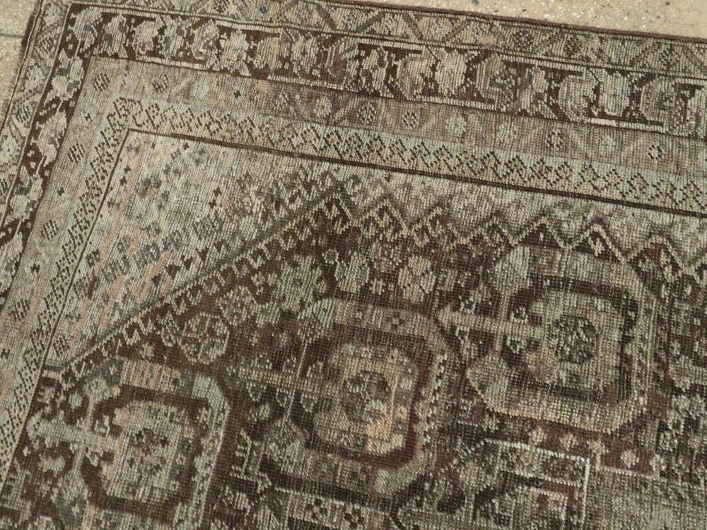 Antique Persian Shiraz Carpet, No.22905 - Galerie Shabab