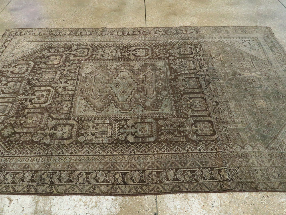 Antique Persian Shiraz Carpet, No.22905 - Galerie Shabab