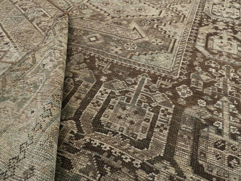 Antique Persian Shiraz Carpet, No.22905 - Galerie Shabab