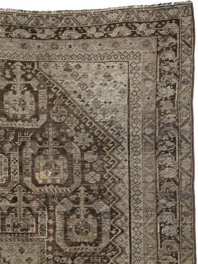 Antique Persian Shiraz Carpet, No.22905 - Galerie Shabab