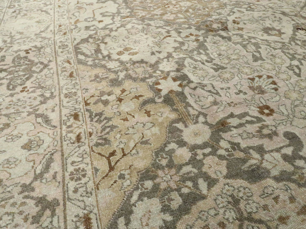 Antique Persian Tabriz Carpet, No.22920 - Galerie Shabab