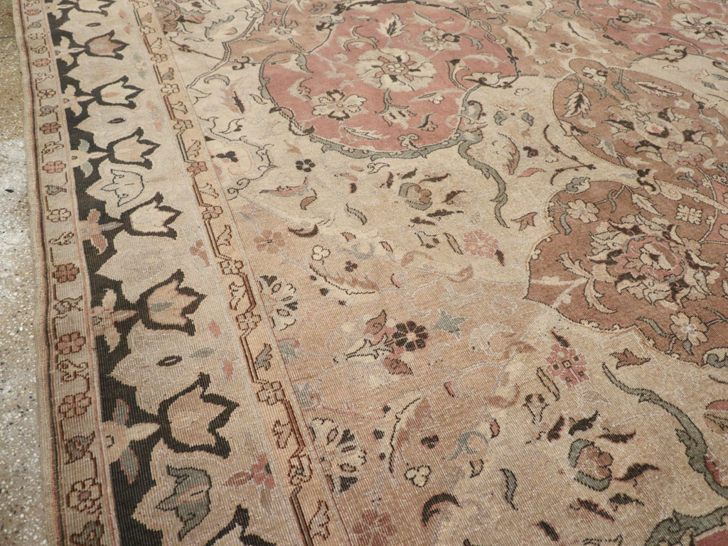 Vintage Indian Lahore Room Size Carpet, No.22965 - Galerie Shabab