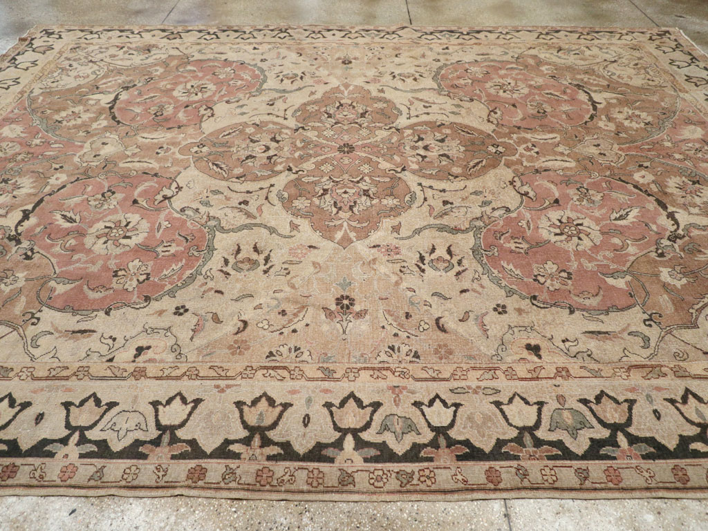 Vintage Indian Lahore Room Size Carpet, No.22965 - Galerie Shabab