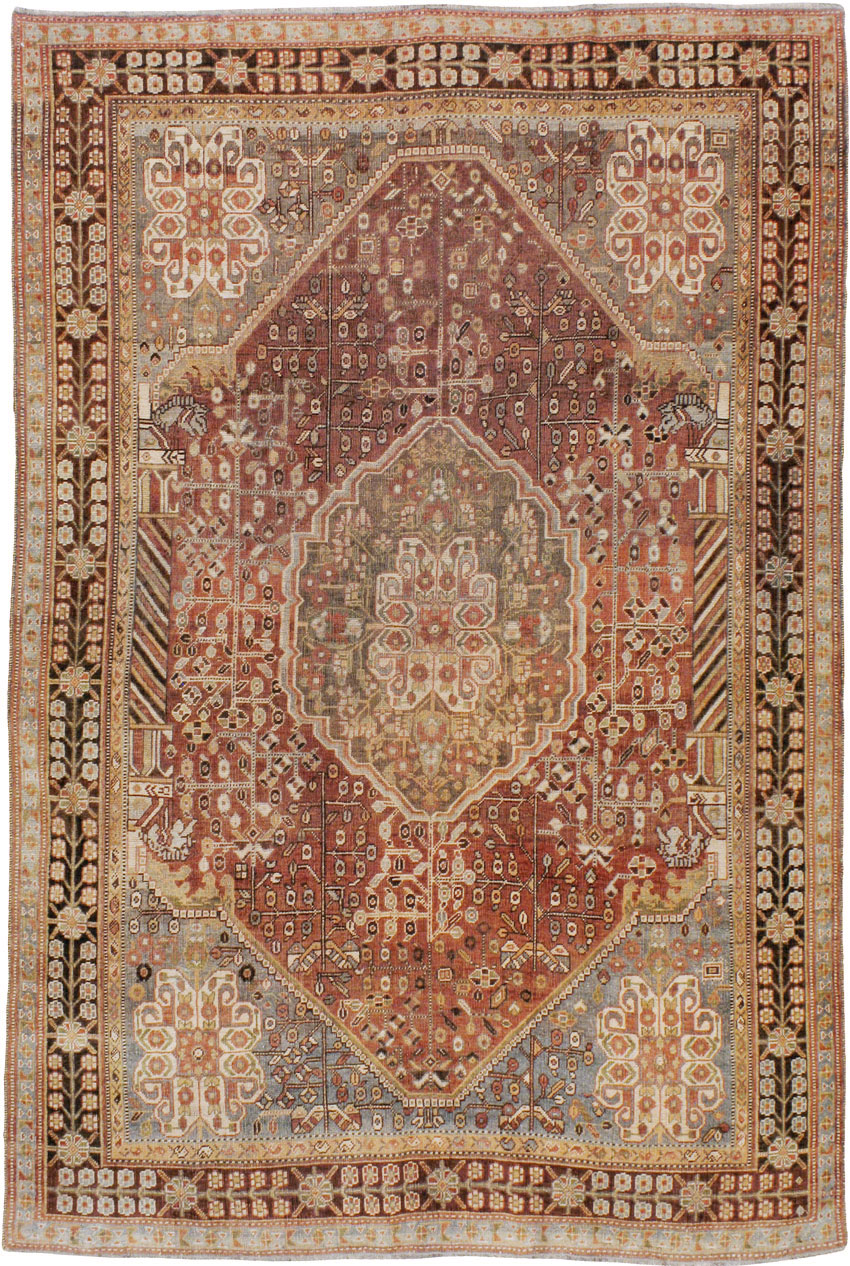 Vintage Persian Shiraz Rug, No.22980 - Galerie Shabab
