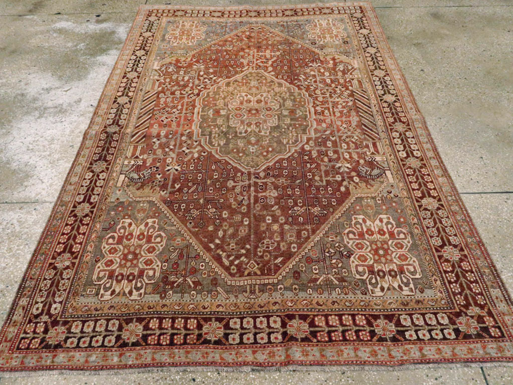 Vintage Persian Shiraz Rug, No.22980 - Galerie Shabab