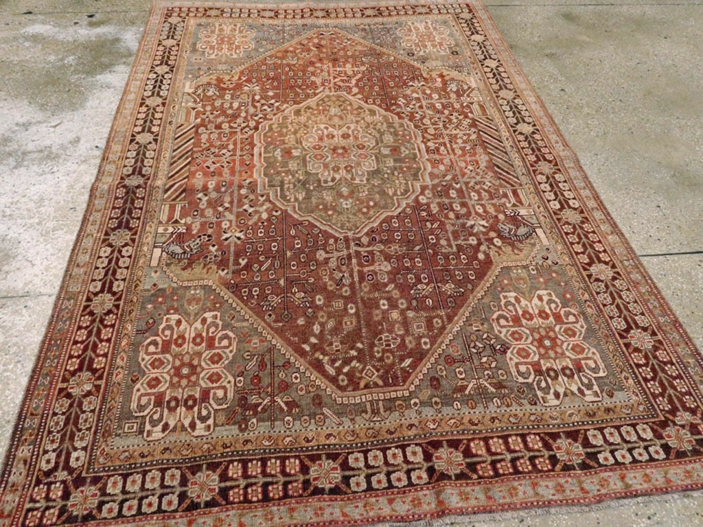 Vintage Persian Shiraz Rug, No.22980 - Galerie Shabab