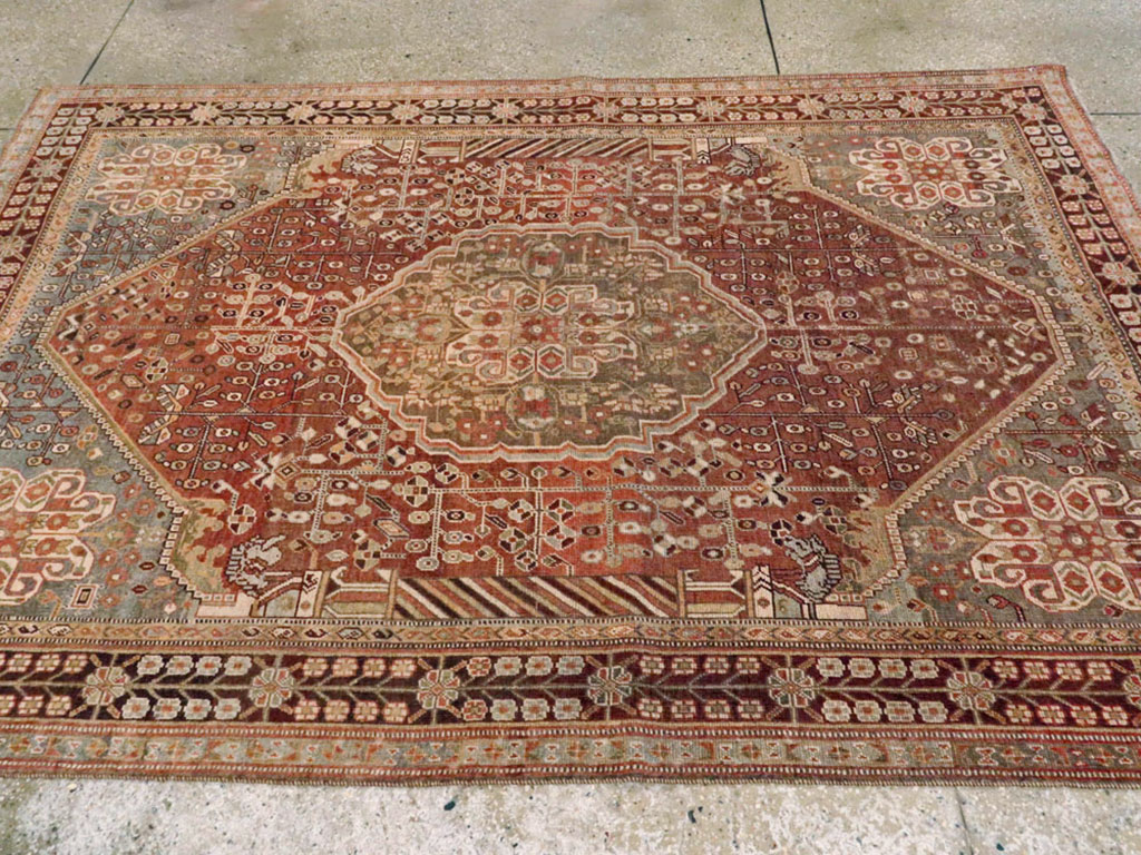 Vintage Persian Shiraz Rug, No.22980 - Galerie Shabab
