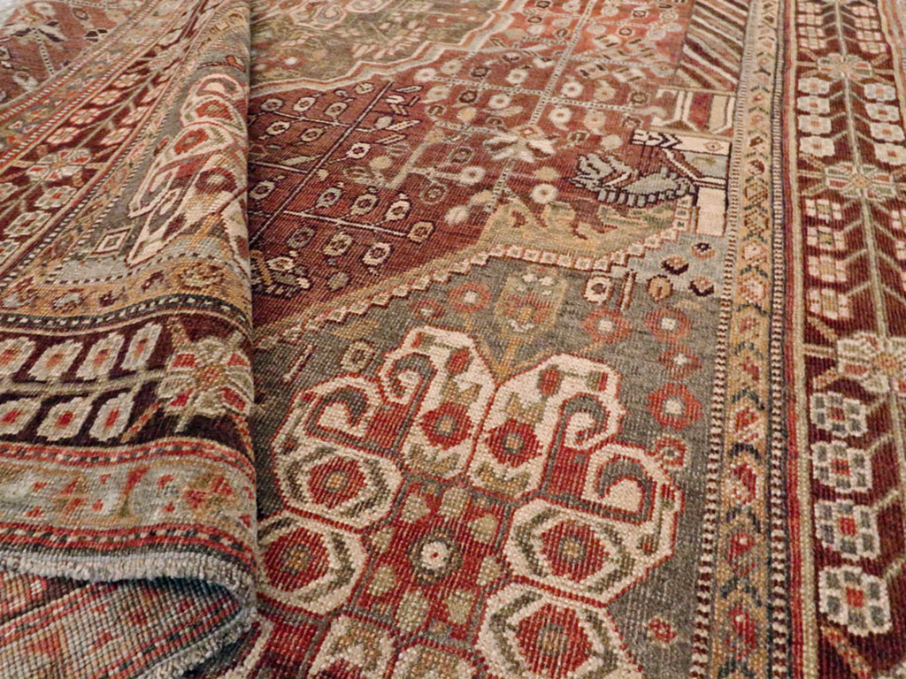 Vintage Persian Shiraz Rug, No.22980 - Galerie Shabab