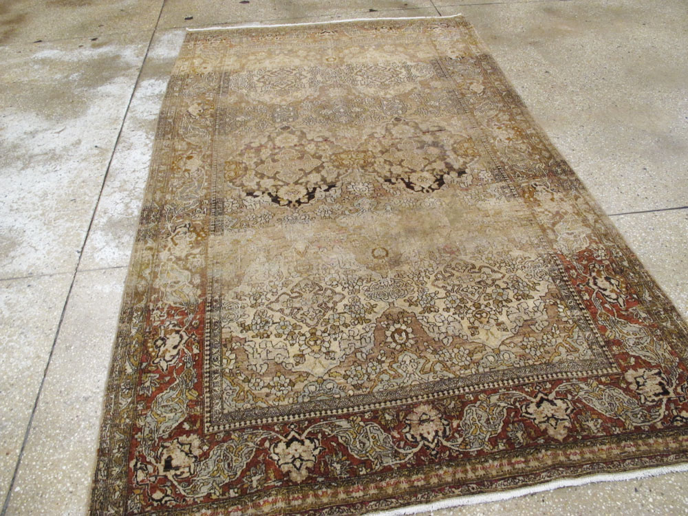 Antique Isfahan Rug, No.23030 - Galerie Shabab