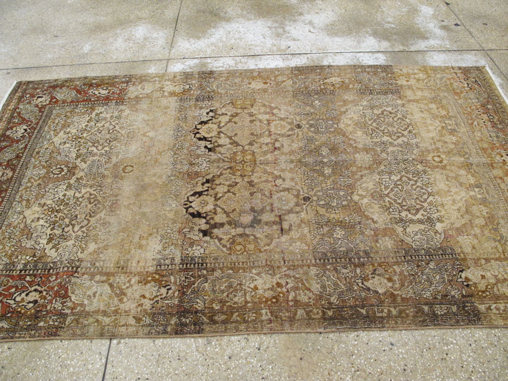 Antique Isfahan Rug, No.23030 - Galerie Shabab