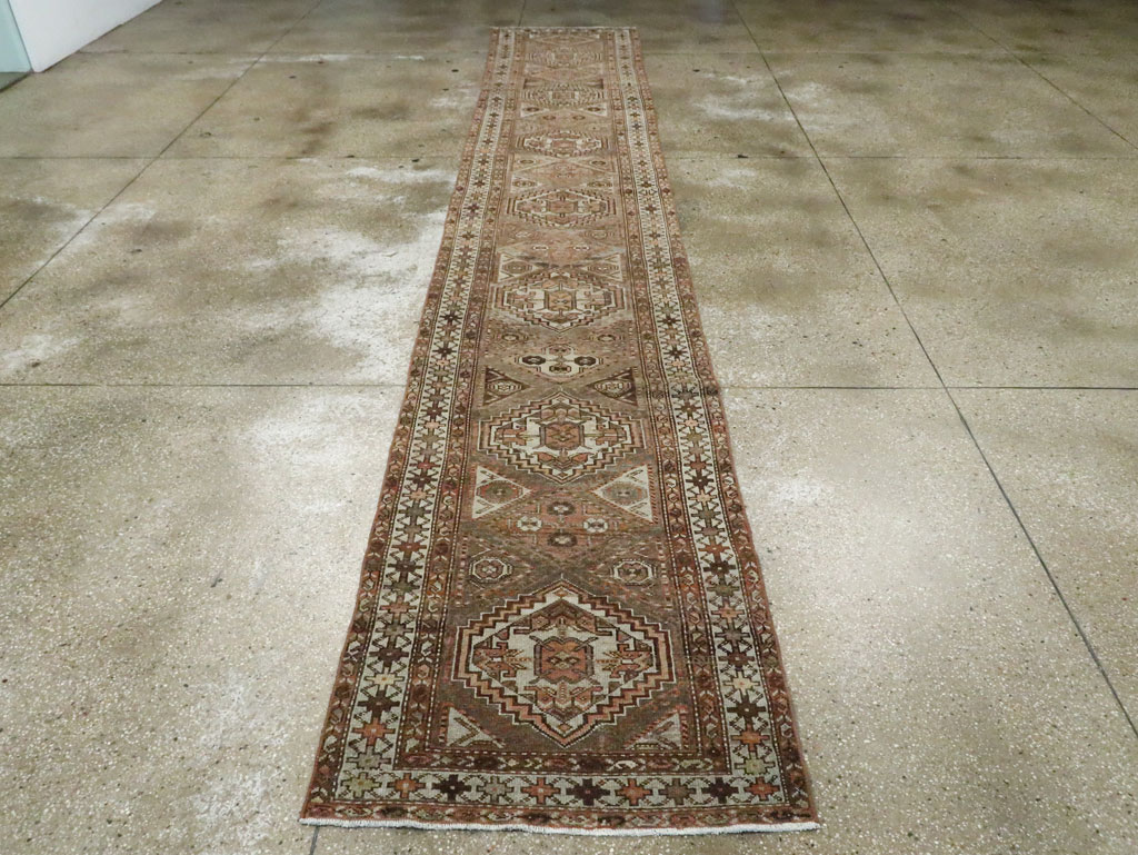 Vintage Persian Malayer Runner, No.23037 - Galerie Shabab
