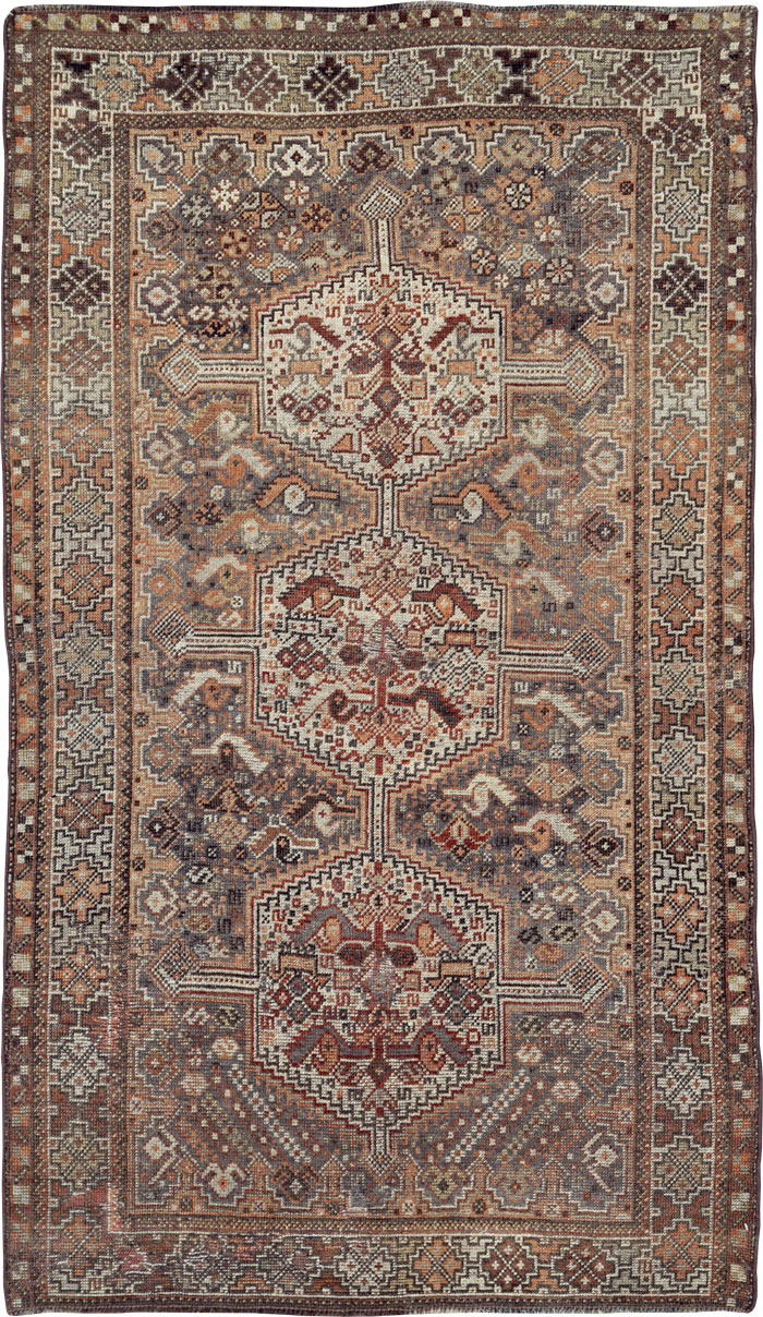 Antique Persian Shiraz Rug, No.23063 - Galerie Shabab