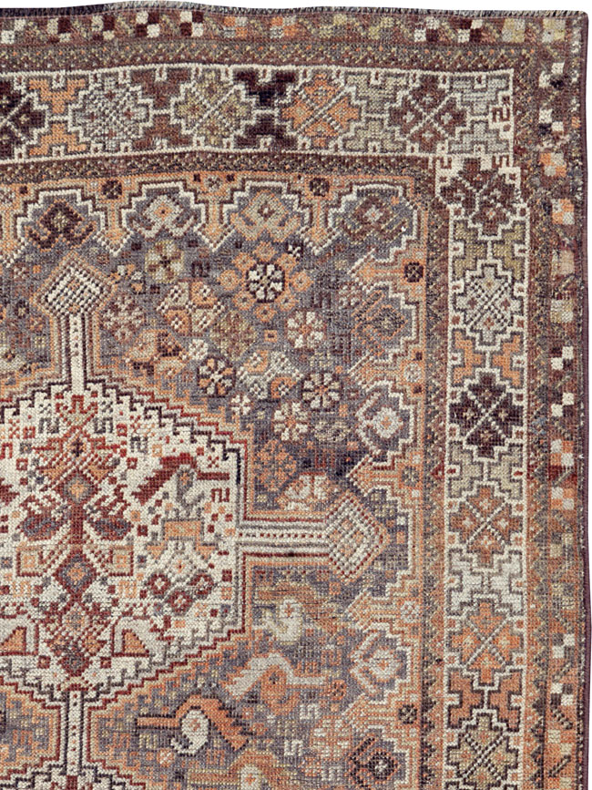 Antique Persian Shiraz Rug, No.23063 - Galerie Shabab