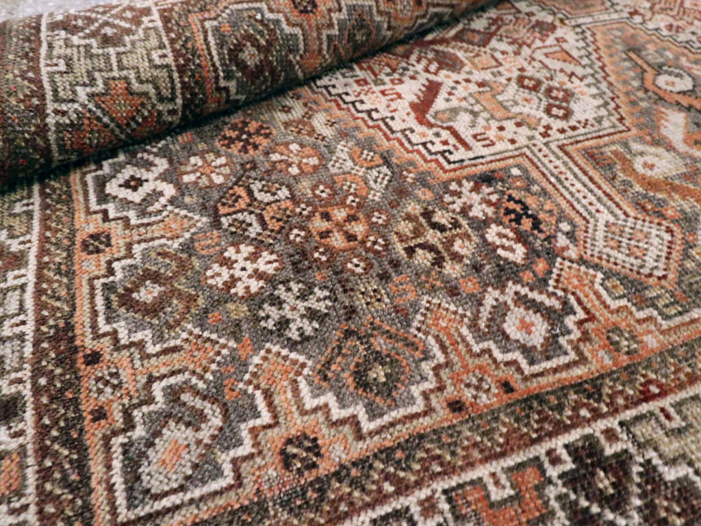 Antique Persian Shiraz Rug, No.23063 - Galerie Shabab