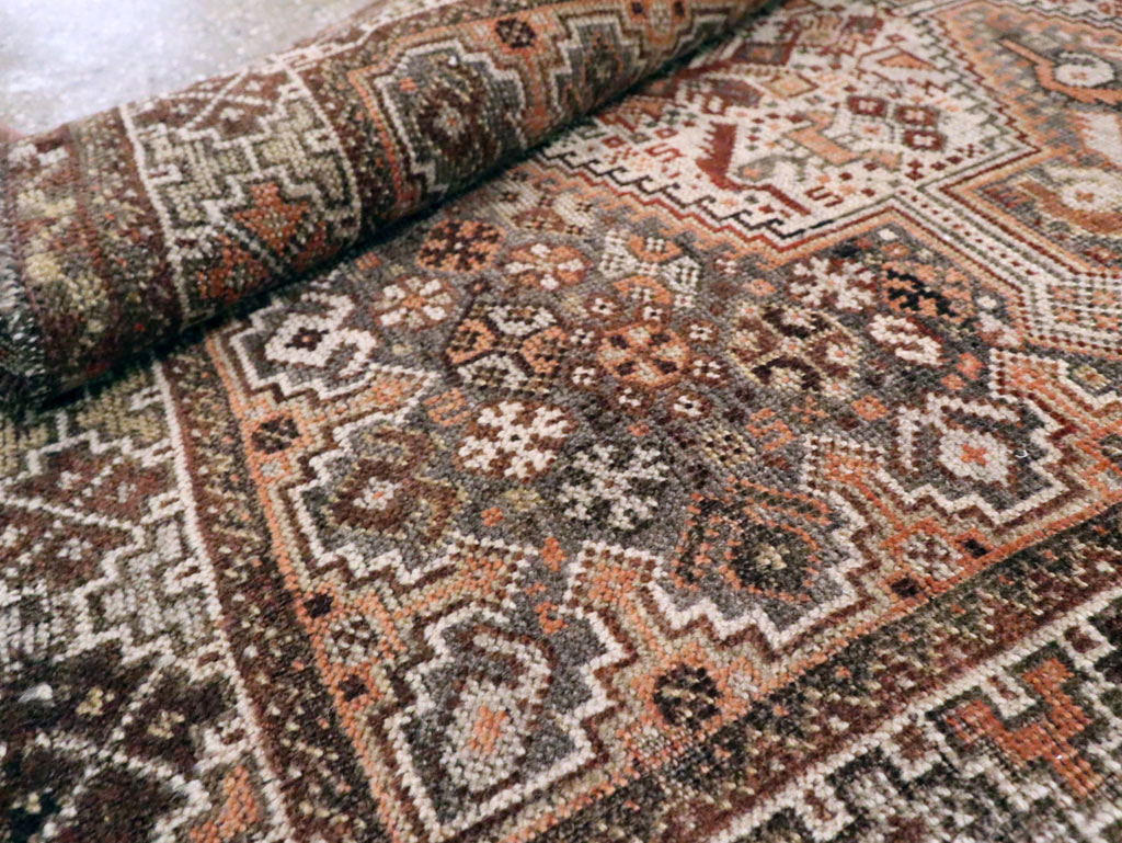 Antique Persian Shiraz Rug, No.23063 - Galerie Shabab